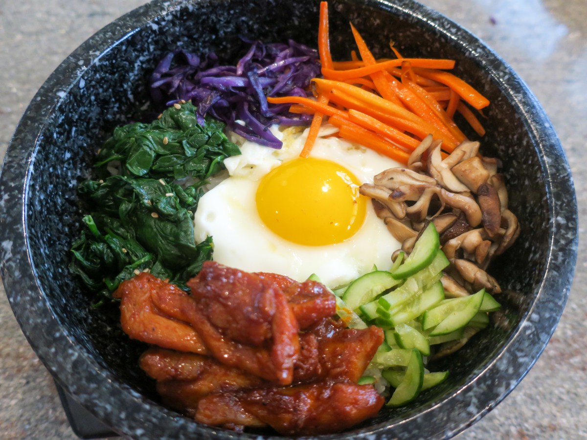 Dolsot Spicy Gochujang Chicken Bibimbap (Korean Stone Pot Rice&nbsp;Bowl)
