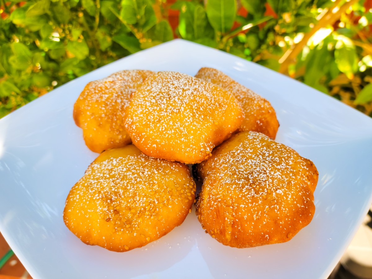 Vietnamese Sesame Hollow Donuts (Bánh&nbsp;Tiêu)
